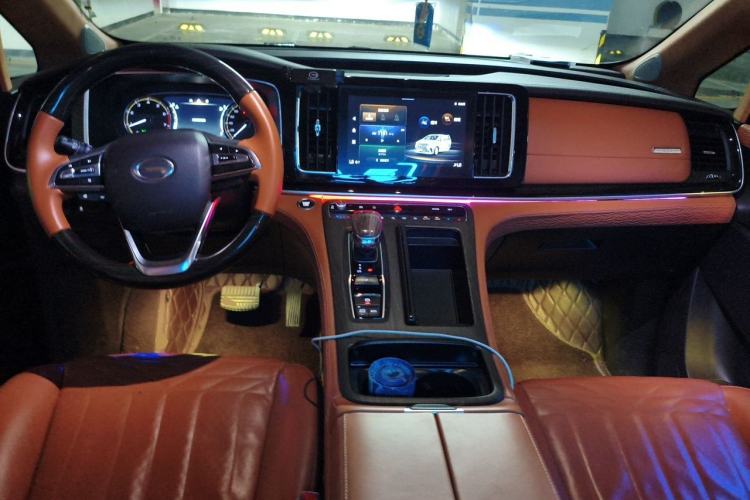 Used GAC Trumpchi M8 2021 Revised Version Lingxiu Series 390T Luxury Edition Center Console