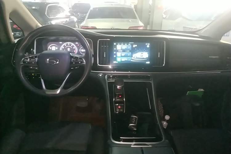 Used GAC Trumpchi M8 2021 Lingxiu Series 390T Deluxe Edition Center Console