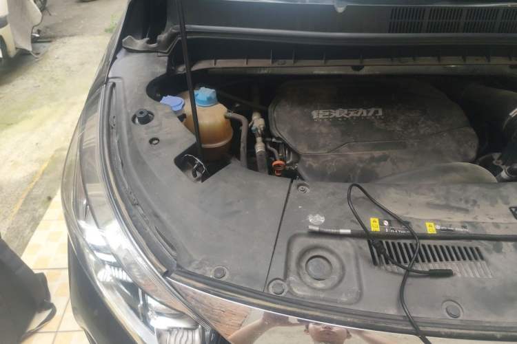 Used GAC Trumpchi M8 2021 Revised Version Lingxiu Series 390T Luxury Edition Engine Bay Right