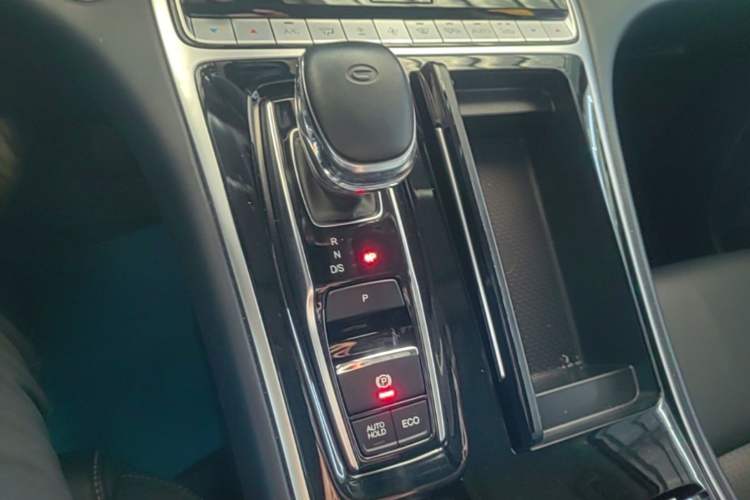 Used GAC Trumpchi M8 2021 Lingxiu Series 390T Ultimate Edition Gear Lever