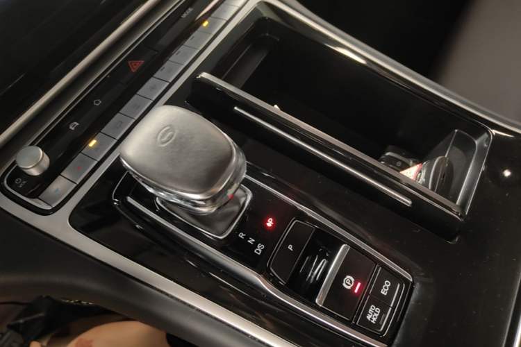Used GAC Trumpchi M8 2021 Revised Version Lingxiu Series 390T Luxury Edition Gear Lever