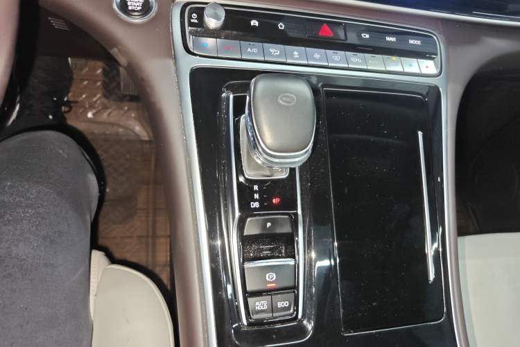 Used GAC Trumpchi M8 2021 Lingxiu Series 390T Ultimate Edition Gear Lever