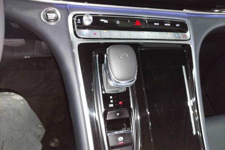 Used GAC Trumpchi M8 2021 Lingxiu Series 390T Deluxe Edition Gear Lever