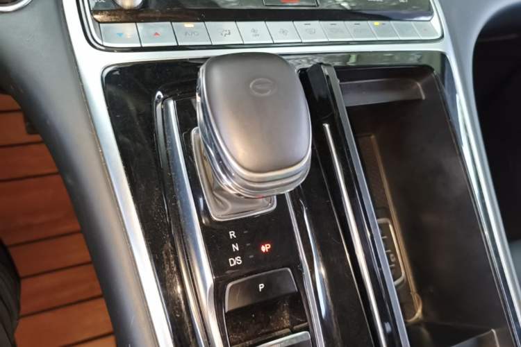 Used GAC Trumpchi M8 2021 Master Series 390T Prestige Edition Gear Lever