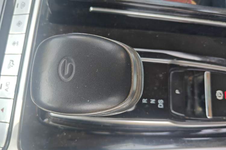 Used GAC Trumpchi M8 2021 Lingxiu Series 390T Deluxe Edition Gear Lever