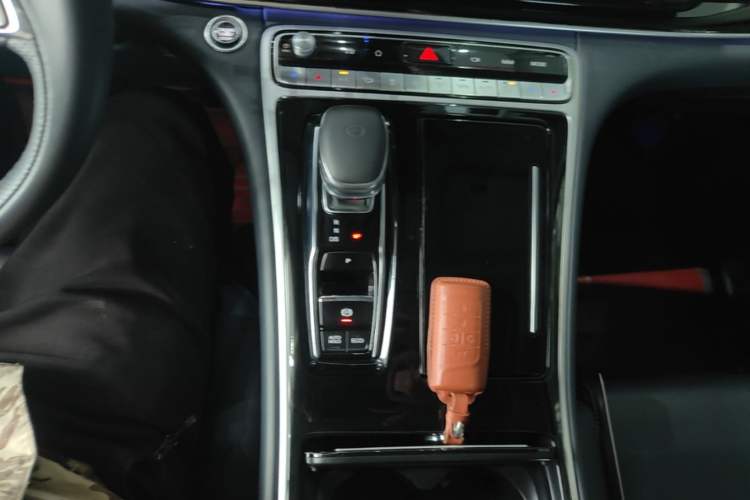 Used GAC Trumpchi M8 2021 Master Series 390T Ultimate Edition Gear Lever