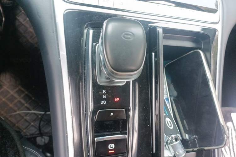 Used GAC Trumpchi M8 2021 Lingxiu Series 390T Deluxe Edition Gear Lever