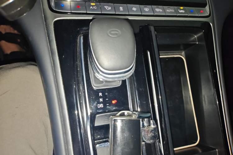 Used GAC Trumpchi M8 2021 Lingxiu Series 390T Ultimate Edition Gear Lever