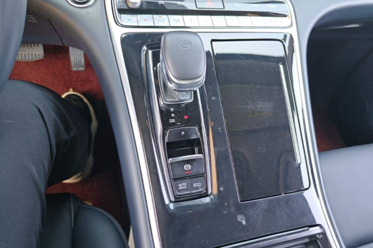 Used GAC Trumpchi M8 2021 Master Series 390T Ultimate Edition Gear Lever