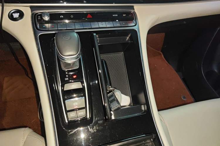 Used GAC Trumpchi M8 2021 Revised Version Lingxiu Series 390T Luxury Edition Gear Lever