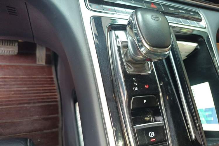 Used GAC Trumpchi M8 2021 Master Series 390T Prestige Edition Gear Lever