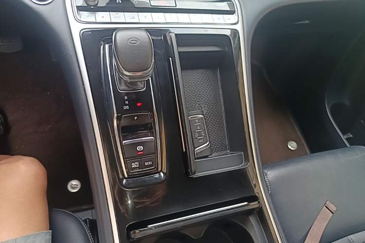 Used GAC Trumpchi M8 2021 Lingxiu Series 390T Ultimate Edition Gear Lever