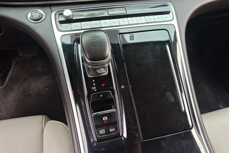 Used GAC Trumpchi M8 2021 Revised Version Lingxiu Series 390T Luxury Edition Gear Lever