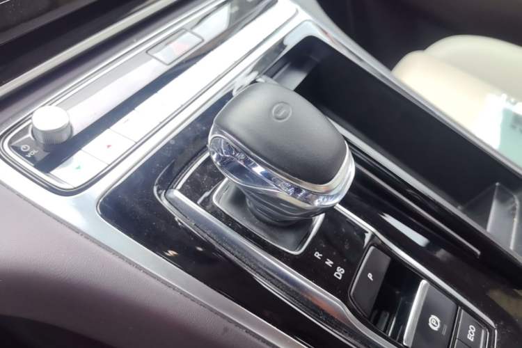 Used GAC Trumpchi M8 2021 Master Series 390T Ultimate Edition Gear Lever
