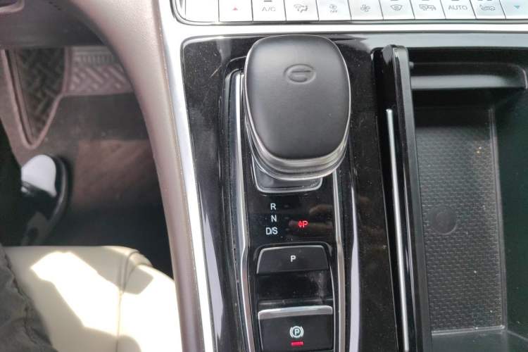 Used GAC Trumpchi M8 2021 Master Series 390T Ultimate Edition Gear Lever