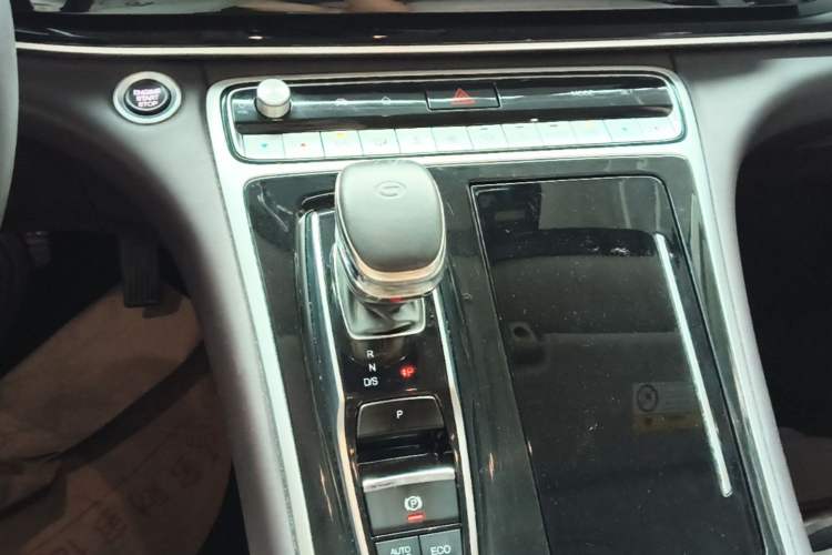 Used GAC Trumpchi M8 2021 Revised Version Lingxiu Series 390T Luxury Edition Gear Lever