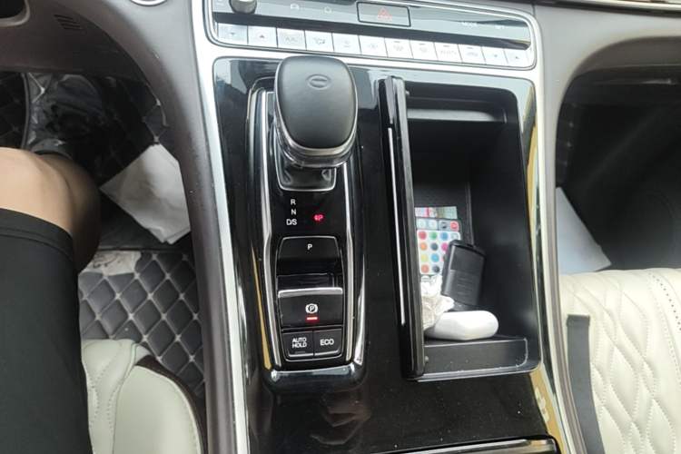 Used GAC Trumpchi M8 2021 Lingxiu Series 390T Luxury Edition Gear Lever