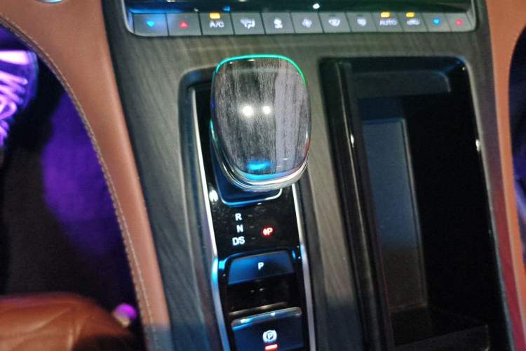 Used GAC Trumpchi M8 2021 Revised Version Lingxiu Series 390T Luxury Edition Gear Lever