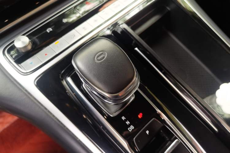 Used GAC Trumpchi M8 2021 Lingxiu Series 390T Ultimate Edition Gear Lever