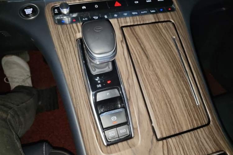 Used GAC Trumpchi M8 2021 Lingxiu Series 390T Deluxe Edition Gear Lever