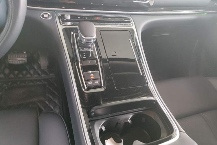 Used GAC Trumpchi M8 2021 Master Series 390T Prestige Edition Gear Lever