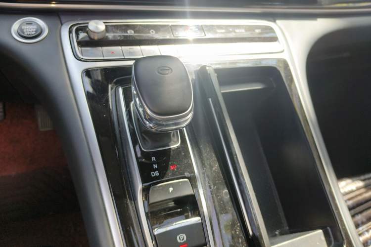 Used GAC Trumpchi M8 2021 Lingxiu Series 390T Deluxe Edition Gear Lever