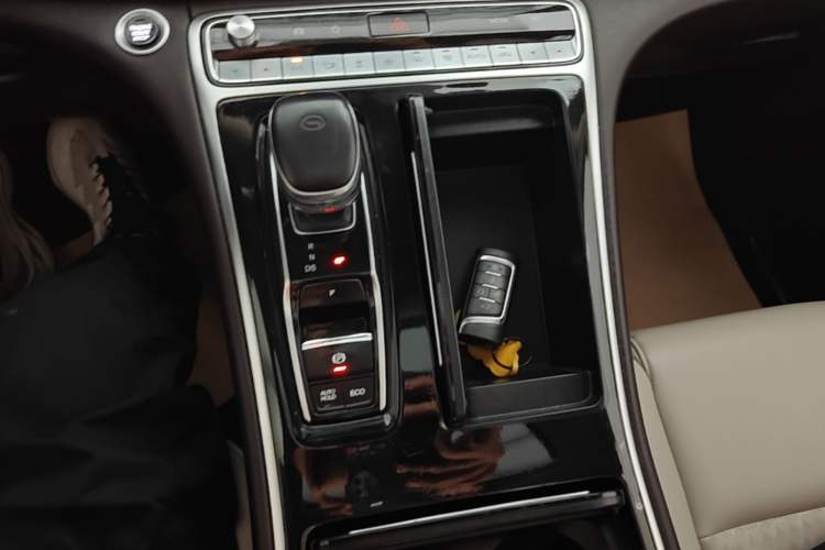 Used GAC Trumpchi M8 2021 Lingxiu Series 390T Luxury Edition Gear Lever