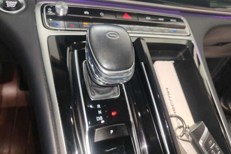 Used GAC Trumpchi M8 2021 Master Series 390T Ultimate Edition Gear Lever