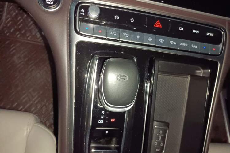 Used GAC Trumpchi M8 2021 Lingxiu Series 390T Ultimate Edition Gear Lever