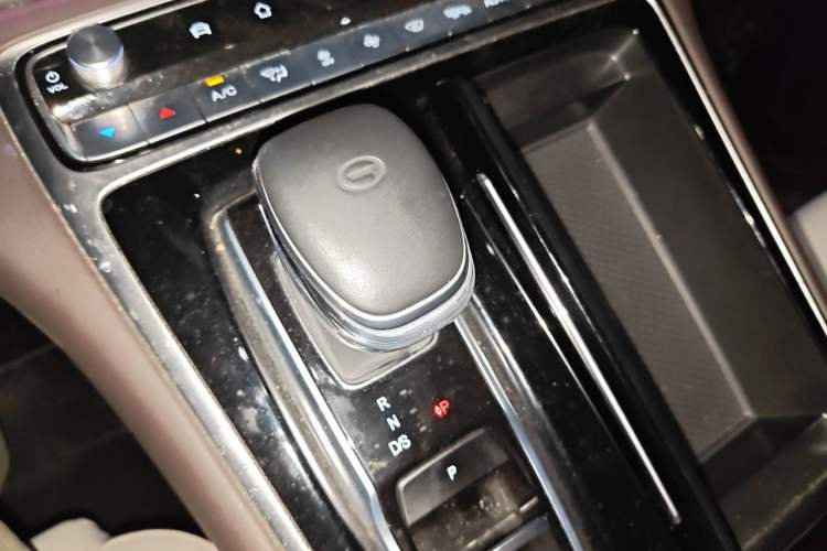 Used GAC Trumpchi M8 2021 Lingxiu Series 390T Ultimate Edition Gear Lever