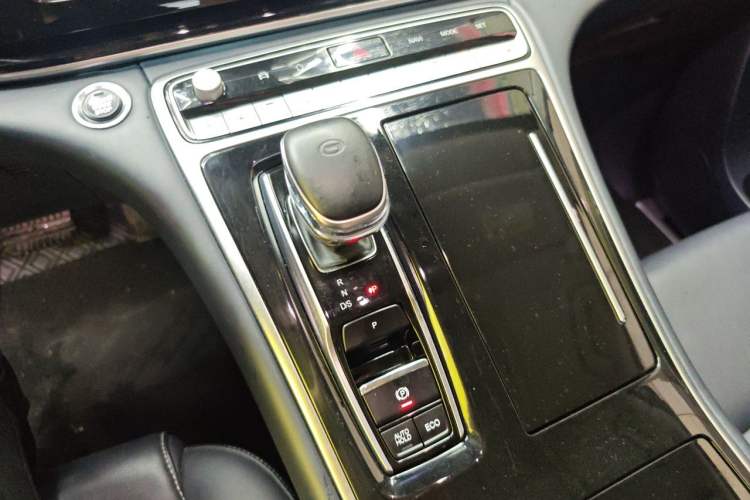 Used GAC Trumpchi M8 2021 Lingxiu Series 390T Deluxe Edition Gear Lever