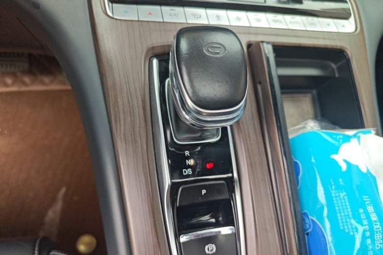 Used GAC Trumpchi M8 2021 Lingxiu Series 390T Ultimate Edition Gear Lever