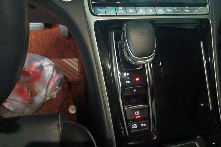 Used GAC Trumpchi M8 2021 Lingxiu Series 390T Deluxe Edition Gear Lever