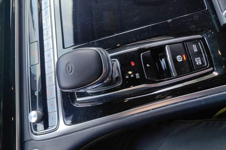 Used GAC Trumpchi M8 2021 Lingxiu Series 390T Ultimate Edition Gear Lever