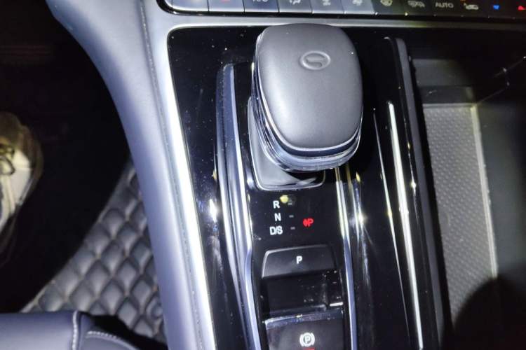 Used GAC Trumpchi M8 2021 Lingxiu Series 390T Ultimate Edition Gear Lever