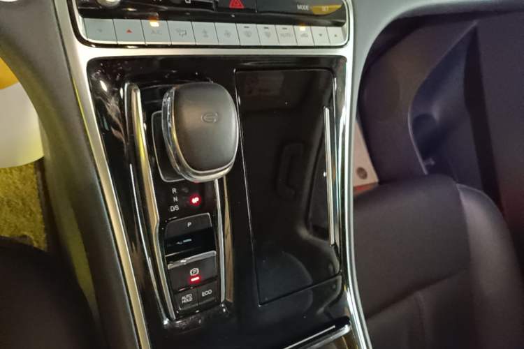 Used GAC Trumpchi M8 2021 Lingxiu Series 390T Deluxe Edition Gear Lever