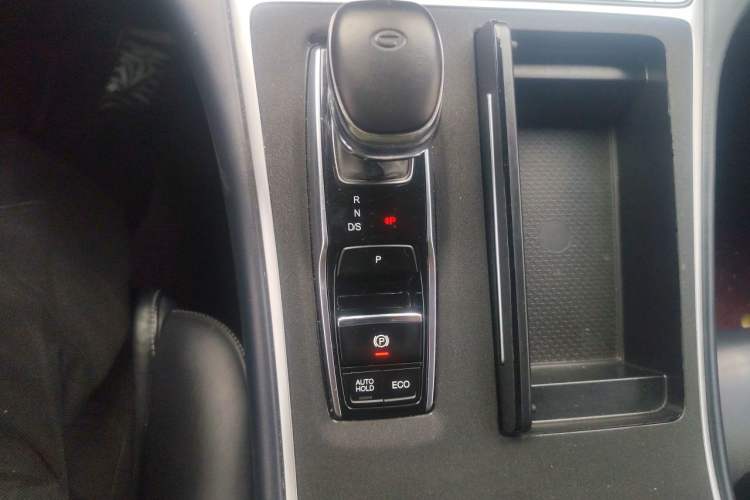 Used GAC Trumpchi M8 2021 Lingxiu Series 390T Ultimate Edition Gear Lever