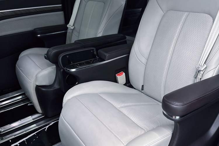 Used GAC Trumpchi M8 2021 Master Series 390T Ultimate Edition Interior 1