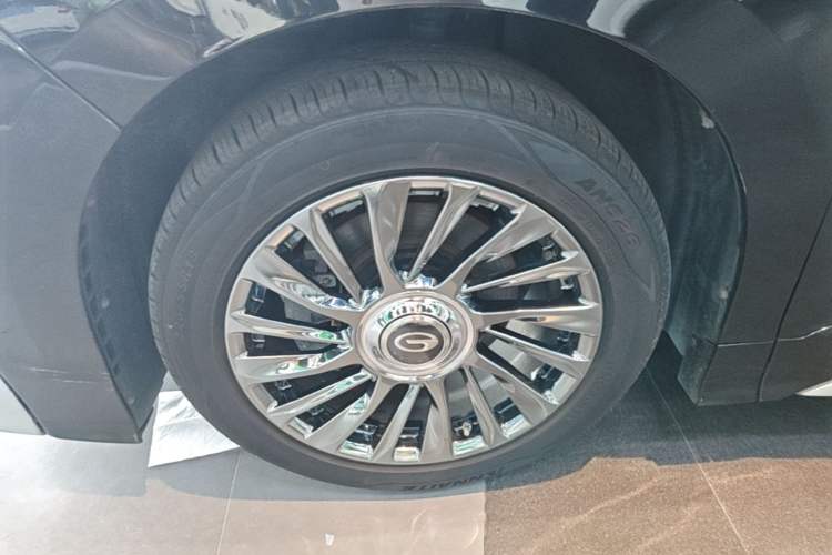 Used GAC Trumpchi M8 2021 Master Series 390T Prestige Edition Left Front Wheel Hub