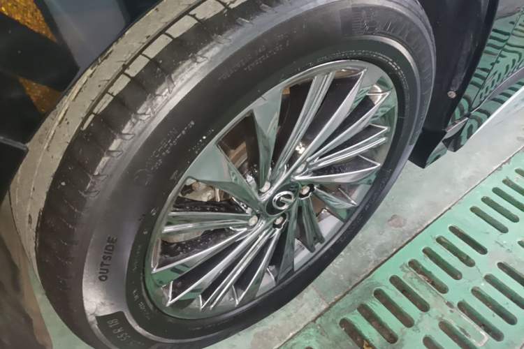 Used GAC Trumpchi M8 2021 Master Series 390T Ultimate Edition Left Front Wheel Hub
