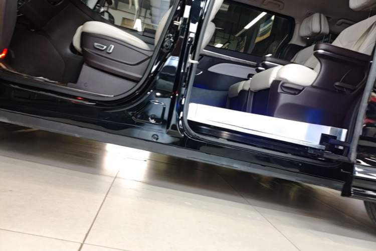 Used GAC Trumpchi M8 2021 Lingxiu Series 390T Deluxe Edition Left Side Sill