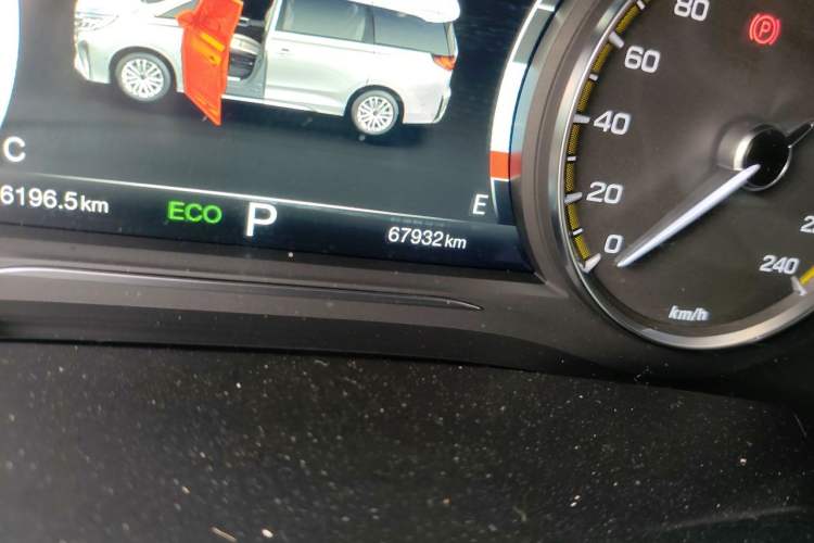 Used GAC Trumpchi M8  Odometer Close Up