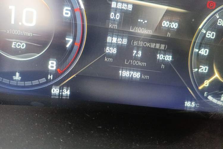 Used GAC Trumpchi M8 2021 Master Series 390T Prestige Edition Odometer Close Up