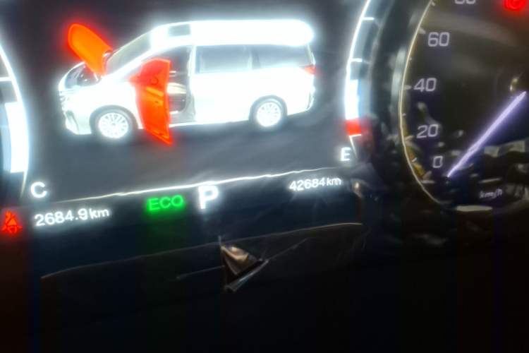 Used GAC Trumpchi M8 2021 Lingxiu Series 390T Luxury Edition Odometer Close Up