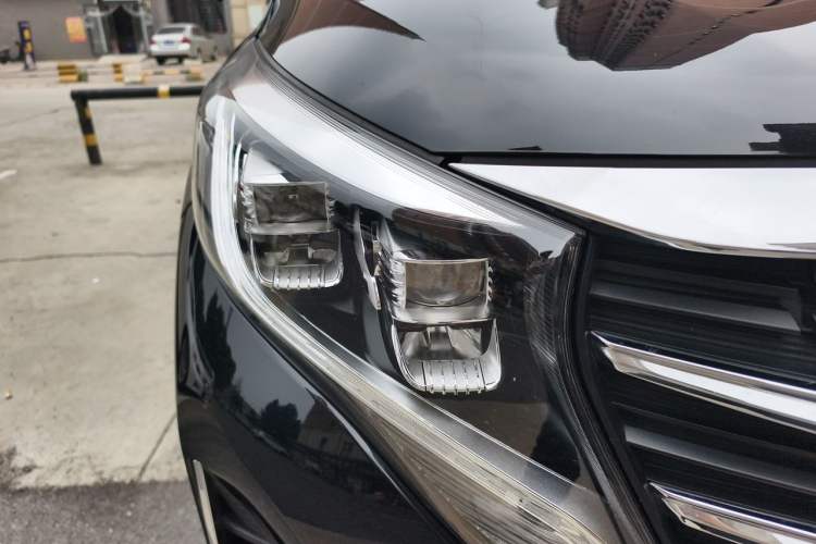 Used GAC Trumpchi M8 2021 Lingxiu Series 390T Ultimate Edition Right Front Headlight