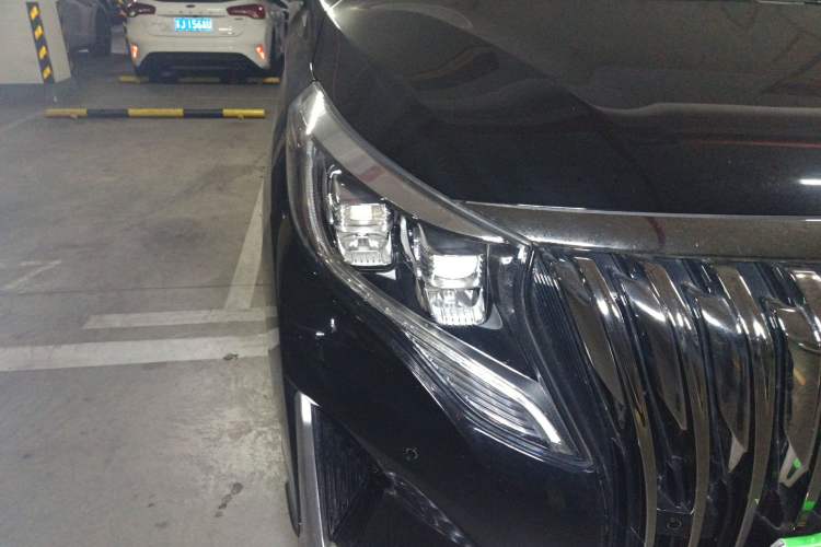 Used GAC Trumpchi M8 2021 Master Series 390T Four-Seat Glory Edition Right Front Headlight