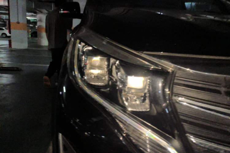 Used GAC Trumpchi M8 2021 Lingxiu Series 390T Deluxe Edition Right Front Headlight