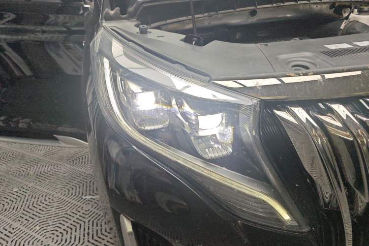 Used GAC Trumpchi M8 2021 Master Series 390T Ultimate Edition Right Front Headlight