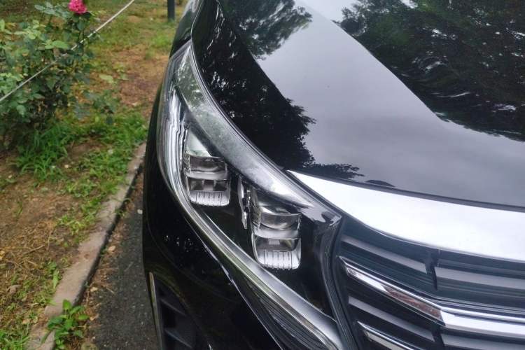 Used GAC Trumpchi M8 2021 Lingxiu Series 390T Ultimate Edition Right Front Headlight