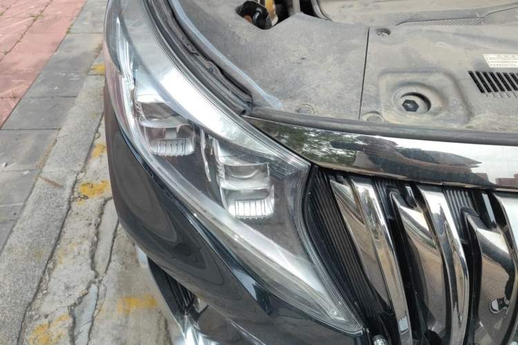 Used GAC Trumpchi M8 2021 Master Series 390T Ultimate Edition Right Front Headlight